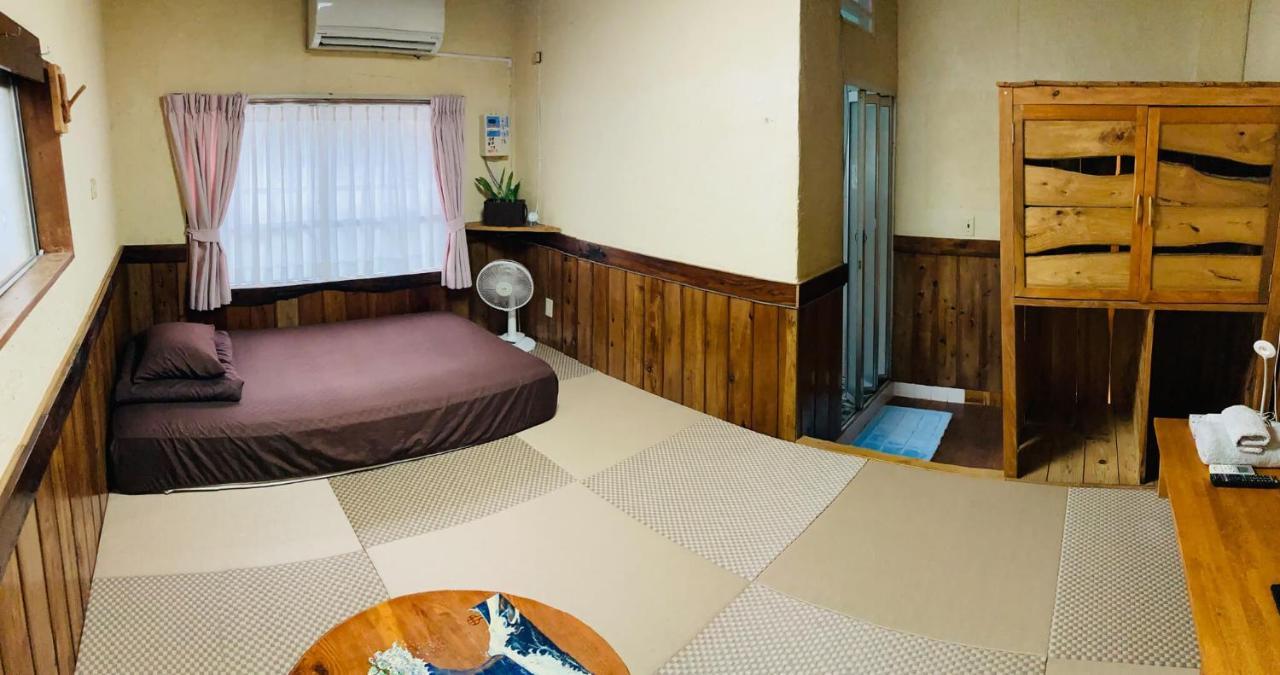 Hotel ペンションやいま日和 Ishigaki  Esterno foto
